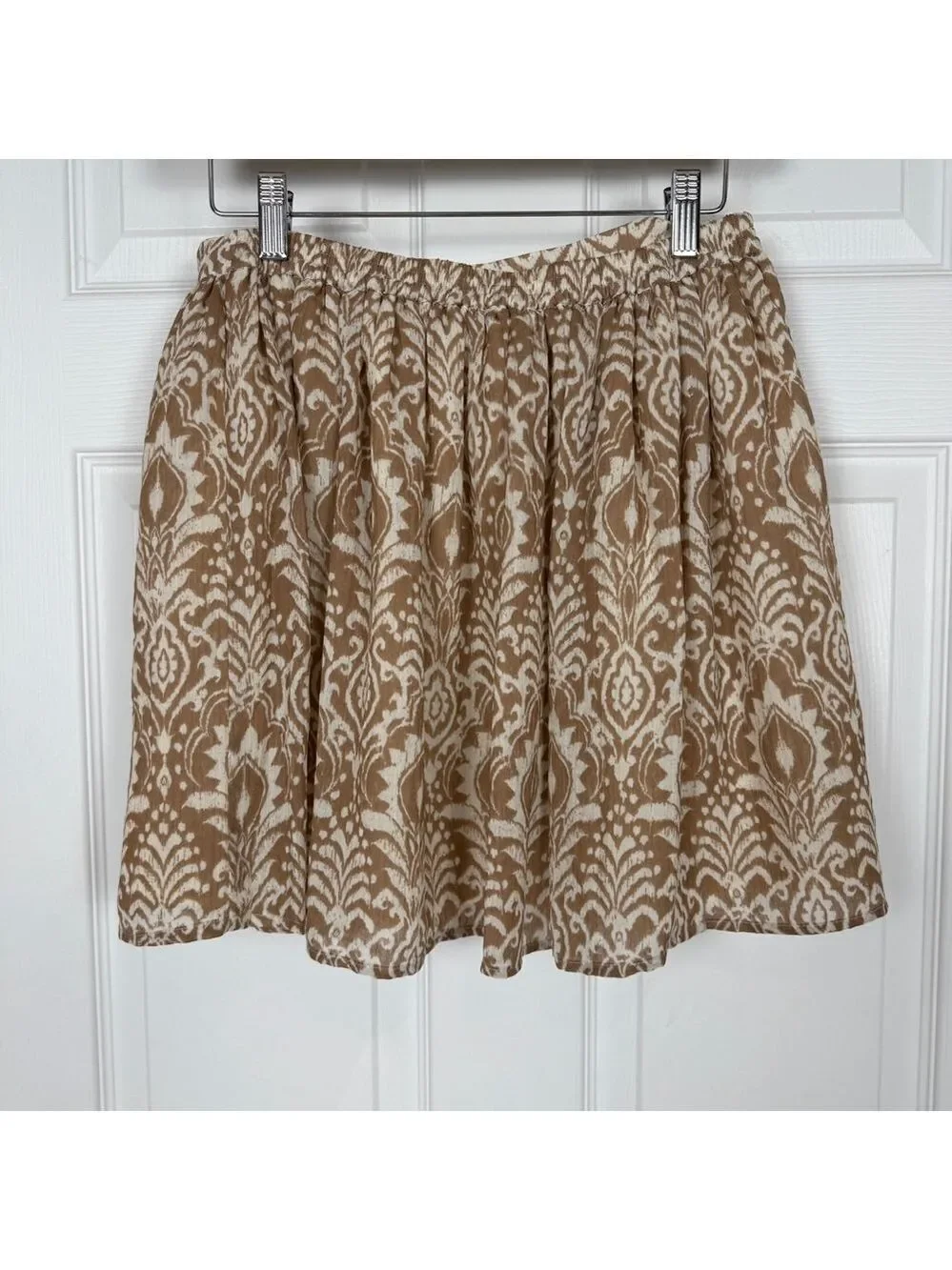 Dynamite Pleated Damask Mini Skirt Womens Medium White Tan Lined - Picture 2 of 11